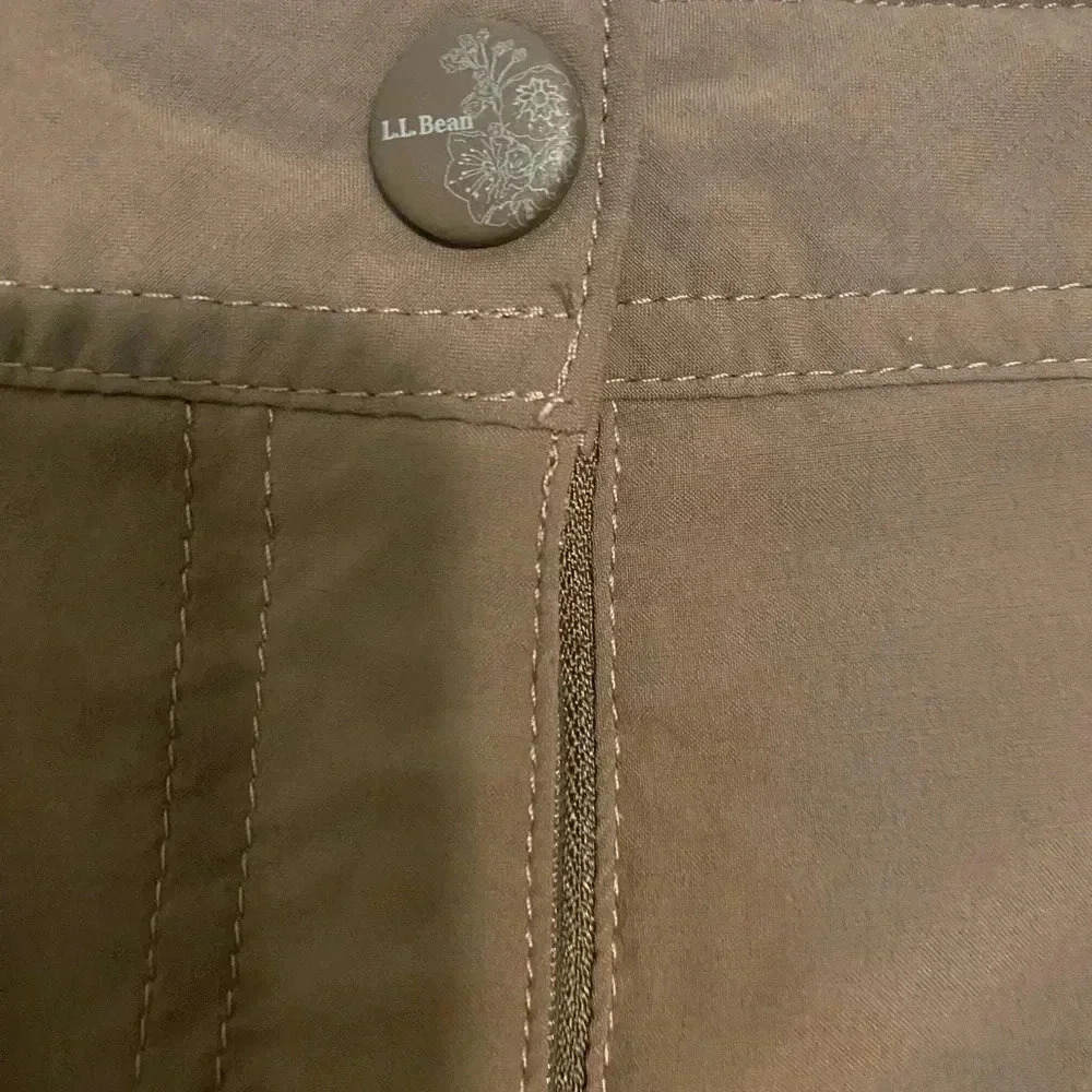 LL Bean Women’s Hiking shorts plus size. Water repellent spandex blend - Picture 7 of 8